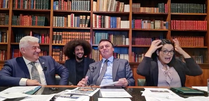 Bolsonaro faz piada racista com cabelo de homem negro
