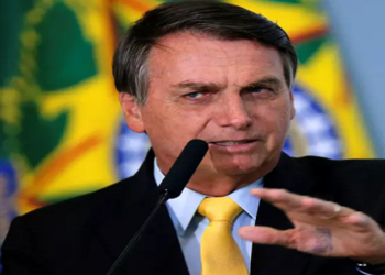 Bolsonaro continua internad em SP