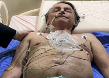 Perfil de Bolsonaro atribui nova internação à facada: 'Mais um desafio'... - Veja mais em https://noticias.uol.com.br/politica/ultimas-noticias/2021/07/14/perfil-de-bolsonaro-atribui-nova-internacao-a-facada-mais-um-desafio.htm?cmpid=copiaecola