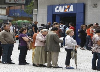 “Estamos prorrogando o auxílio emergencial por mais três meses enquanto acertamos o novo valor do Bolsa Família para o ano que vem