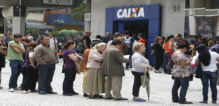 “Estamos prorrogando o auxílio emergencial por mais três meses enquanto acertamos o novo valor do Bolsa Família para o ano que vem