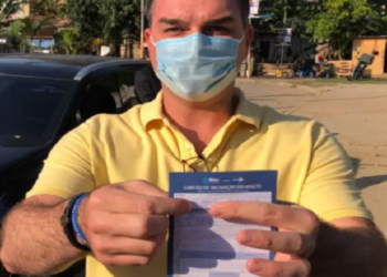 Vacinação de Flávio Bolsonaro