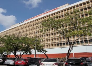 Segundo assessoria de comunicação do Hospital da Restauração (HR), no Recife, Roberta da Silva, de 33 anos, teve piora entre a noite de domingo (4) e esta segunda (5).