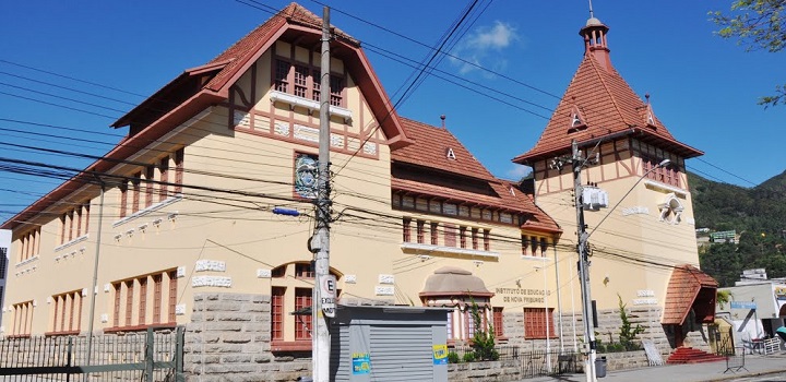Professor é preso por enviar foto pornográfica EM fRIBURGO