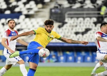Brasil perde Gabriel Jesus por expulsão, mas bate o Chile com gol de Paquetá