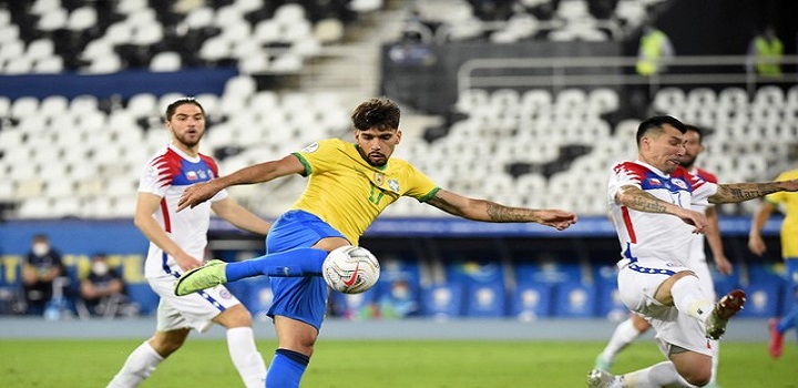 Brasil perde Gabriel Jesus por expulsão, mas bate o Chile com gol de Paquetá