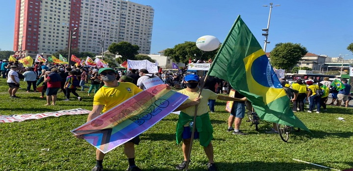 Manifestantes fazem protesto contra o presidente Bolsonaro no Rio