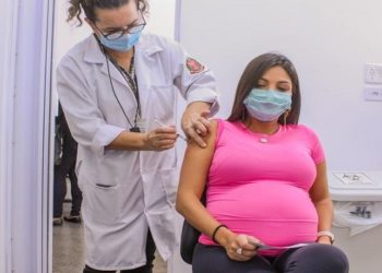 Grávidas: Segunda dose deve ser aplicada 12 semanas após a primeira