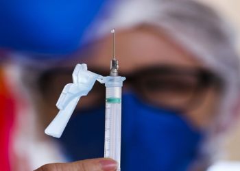 municipios recebem doses de vacina contra a covd 19 no RJ