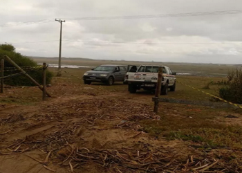 Defesa Civil de Campos, no Norte Fluminense, interditou, neste domingo (01), um trecho da estrada que liga o Farol de São Thomé a Barra do Furado