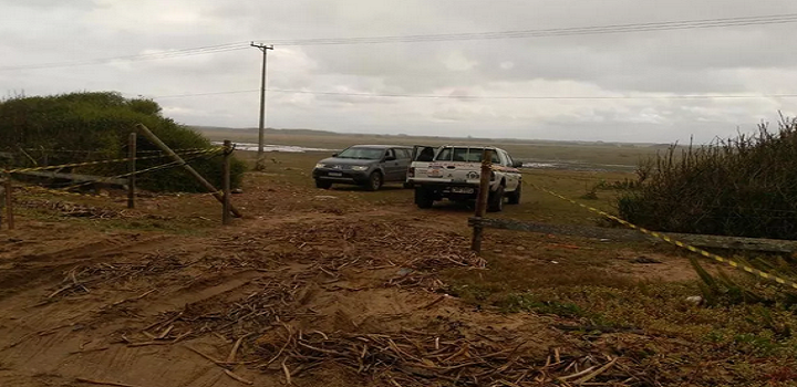 Defesa Civil de Campos, no Norte Fluminense, interditou, neste domingo (01), um trecho da estrada que liga o Farol de São Thomé a Barra do Furado