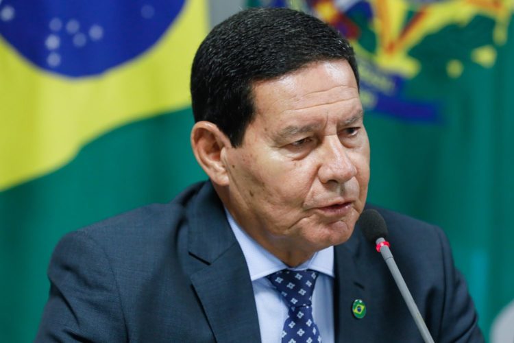 Vice-presidente Hamilton Mourão lidera pesquisa no RJ