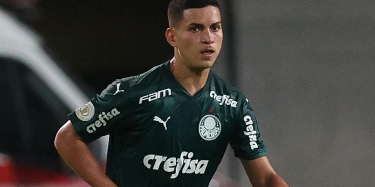 Renan, do Palmeiras, é Zagueiro, mas se precisar atua de lateral-esquerdo