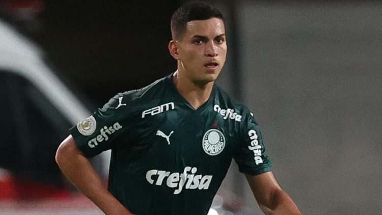 Renan, do Palmeiras, é Zagueiro, mas se precisar atua de lateral-esquerdo