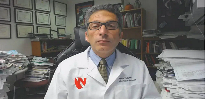 pesquisador da Universidade de Nebraska, André Kalil, diz que combinação da vacina com medidas não farmacológicas é a única maneira de parar a circulação do vírus