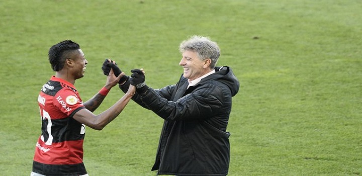 Flamengo vence Corinthians em SP