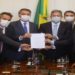Técnicos do Ministério da Economia trabalham para impedir que o Auxilio Brasil, programa que vai substituir o Bolsa Família, ultrapasse o valor de R$ 400 defendidos pela ala política do governo
