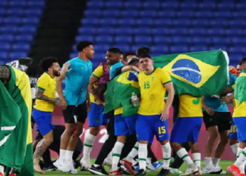 Malcom decide na prorrogação, Brasil vence a Espanha