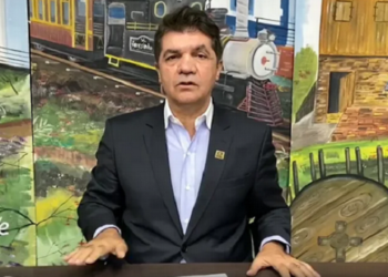 O prefeito será denunciado por homofobia por um grupo de vereadores de Criciúma