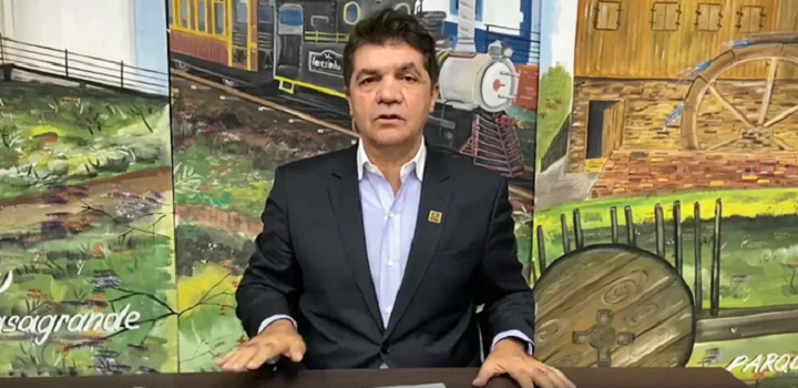 O prefeito será denunciado por homofobia por um grupo de vereadores de Criciúma