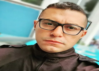 Imagens mostram o momento em que o guarda municipal Max Aurélio da Costa Biassotto Ferreira atira contra o policial Cristiano Loiola Valverde após uma briga em um bar em Nilópolis