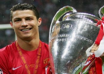 Manchester United anuncia a contratação de Cristiano Ronaldo