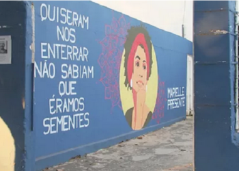 Escola decide apagar arte com rosto de Marielle Franco em muro após votação