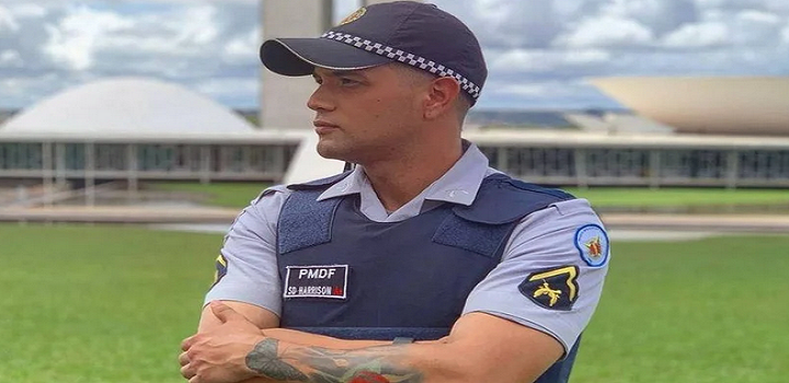 Soldado Henrique Harrison pede R$ 25 mil em danos morais de cada denunciado; ele foi alvo de comentários preconceituosos em grupos de WhatsApp