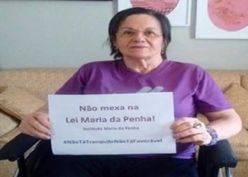 Aos 76 anos, a bioquímica celebra os 15 anos da lei que leva o seu nome e salva a vida de milhares de mulheres em todo o país