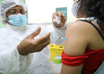 Vacinação de adolescentes em nITEROI