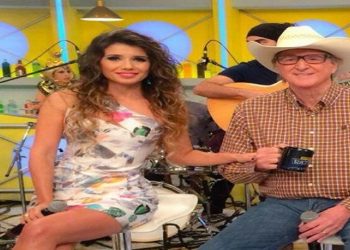 Única artista a confirmar participação no novo álbum de Sérgio Reis, a cantora Paula Fernandes afirma “ter uma enorme gratidão’’ pelo cantor e “repudiar compromissos firmados e cancelados’’.