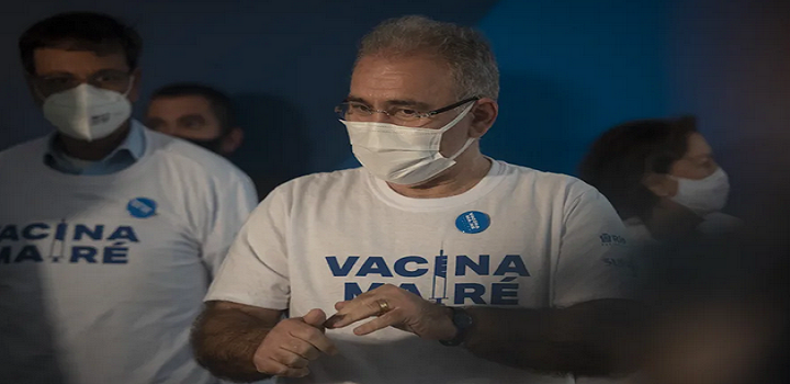 Queiroga diz que 3ª dose vai começar por idosos e profissionais de saúde