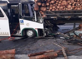 Acidente com ônibus que levava pacientes para o Rio e Niterói deixa um morto e nove feridos
