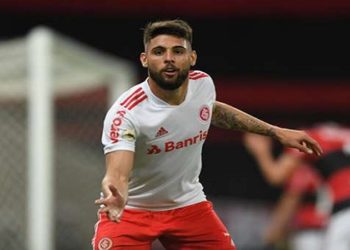 Internacional goleia flamengo no Maracanã