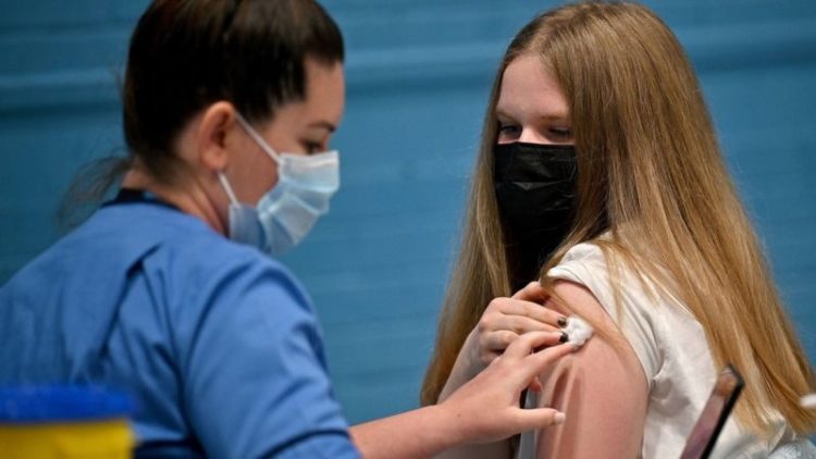 Na Europa, diversos países começaram a vacinar seus adolescentes depois que a Agência Europeia de Medicamentos (EMA) aprovou em maio a vacina Pfizer para adolescentes de 12 a 15 anos (Foto: Divulgação Jeff J. Mitchell)