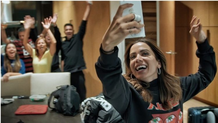 Anitta fala sobre relacionamento familiar em documentário