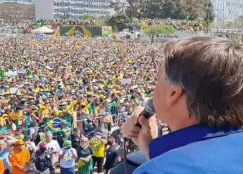 presidente Jair Bolsonaro (sem partido) usou de espaço em carro de som na Praça dos Três Poderes, em Brasília, neste 7 de setembro para ameaçar indiretamente e sem citações o Supremo Tribunal Federal
