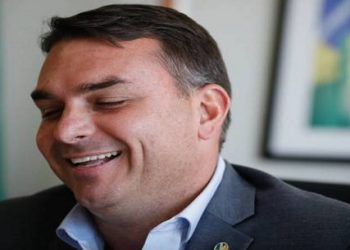 O Ministério Público do Rio (MP-RJ) informou à Justiça fluminense ter encontrado “indícios suficientes” de desvio de dinheiro público, prática chamada de peculato, no gabinete do vereador Carlos Bolsonaro