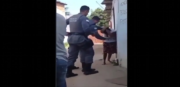 agente acerta socos, joelhadas e tapas na vítima, que apenas tenta se proteger Governador do ES, Renato Casagrande considerou o episódio "inaceitável"