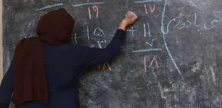 mULHERES SÃO EXCLUÍDAS DA ESCOLA NO AFEGANISTÃO