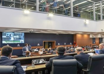proposta de extinção do adicional do tempo de serviço (Triênio) foi a primeira do Plano de Recuperação Fiscal debatida pela Assembleia Legislativa do Estado do Rio de Janeiro (Alerj),