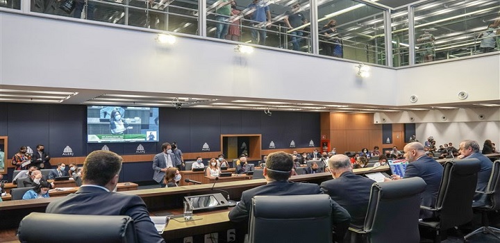 proposta de extinção do adicional do tempo de serviço (Triênio) foi a primeira do Plano de Recuperação Fiscal debatida pela Assembleia Legislativa do Estado do Rio de Janeiro (Alerj),
