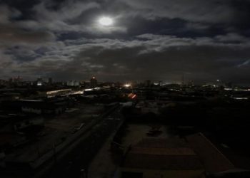 Apagão é registrado em cidades do RJ e MG