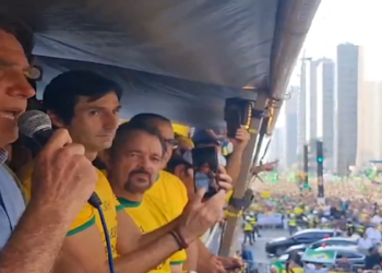 Bolsonaro discursou em ato na Paulista e voltou a atacar o sistema eleitoral e governadores e prefeitos