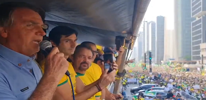 Bolsonaro discursou em ato na Paulista e voltou a atacar o sistema eleitoral e governadores e prefeitos