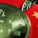 China é um dos maiores mercados de criptomoedas do mundo. As flutuações ali geralmente afetam o preço global dessas moedas virtuais.