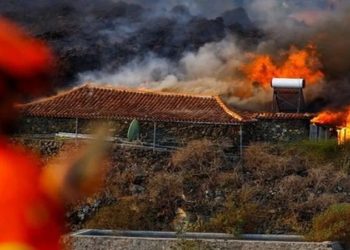 Erupção do vulcão Cumbre Vieja já destruiu centenas de casas (Foto: Getty Images)