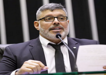 Em 6 de setembro de 2018, Bolsonaro, então candidato à presidência, foi atingido por um golpe de faca quando cumpria agenda eleitoral em Juiz de Fora, Minas Girais