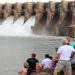 A usina hidrelétrica de Ilha Solteira, maior do Sudeste em potência instalada, chegou neste domingo à beira do colapso.