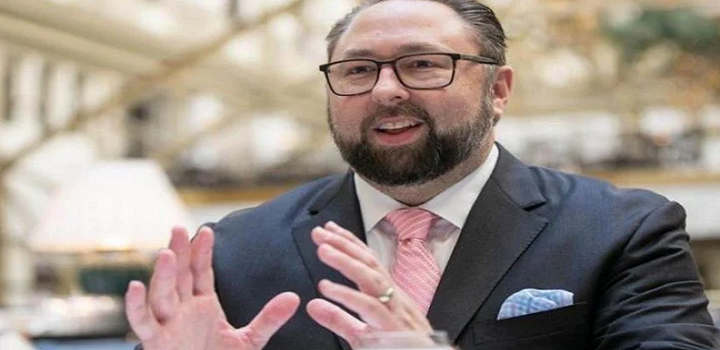 Ex-assessor de Trump compara PF aos nazistas após ser parado em aeroporto